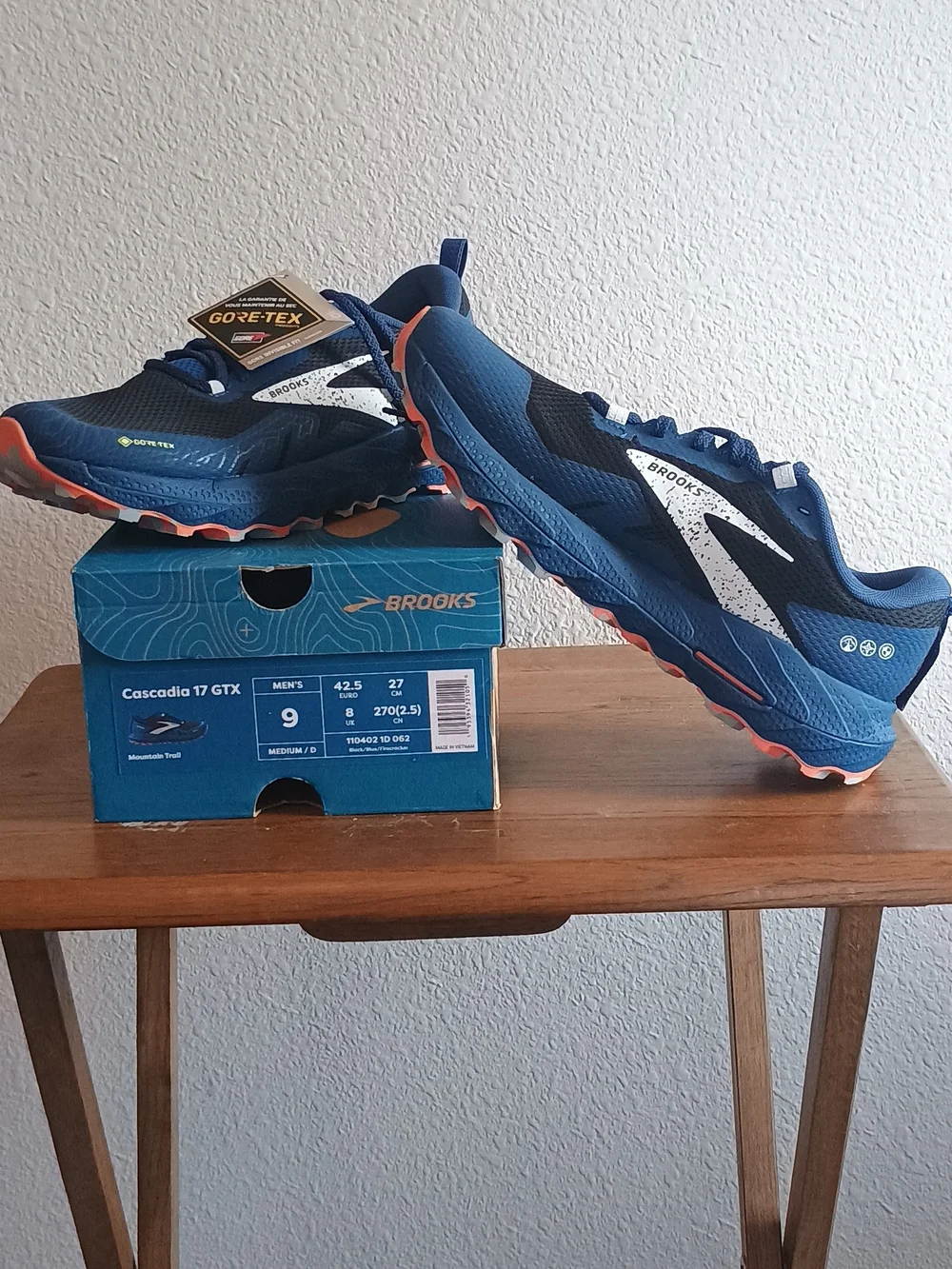 Brooks Kids' Cascadia 17 GTX Trail Shoe - Navy/Coral